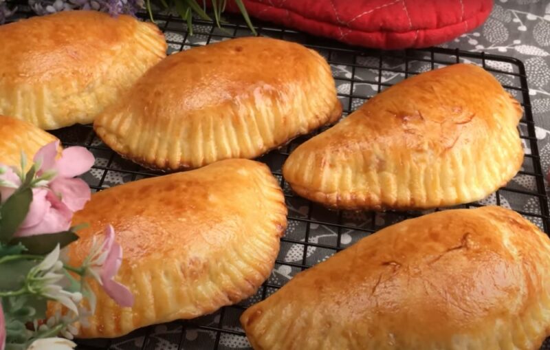 Готовлю по этому рецепту 1 раз в неделю. Вкусные сырные пирожки: сыр подойдёт любой