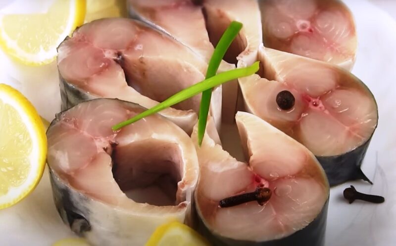 Малосольная скумбрия в домашних условиях. Как быстро и вкусно засолить скумбрию дома: простой рецепт